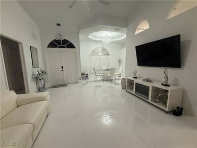 This stunning single-family home features 3 spacious bedrooms, 2 - photo 5