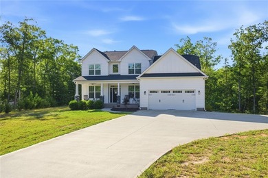 Welcome to your absolute dream home at 525 Sixteenth Cir - photo 1