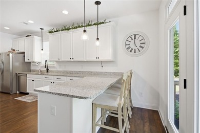Welcome to your absolute dream home at 525 Sixteenth Cir - photo 10