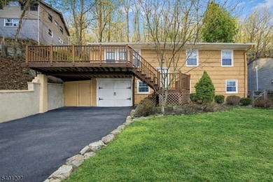 Crystal Lake Home Sale Pending in Oakland New Jersey