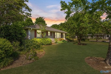 Welcome home to one of Blossomwood's favorite neighborhoods! - photo 1