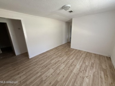 Great investment opportunity in a prime location near the Seabee - photo 11