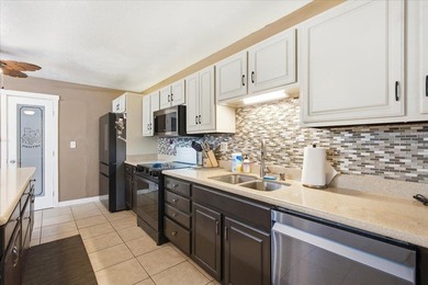 Live the Kihei lifestyle you've been dreaming of. This upgraded - photo 18