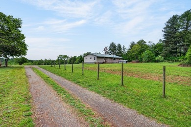 Enjoy the perfect blend of country living and outdoor adventure - photo 20