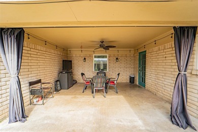2,256 sq ft home in a desirable neighborhood featuring 3 - photo 21