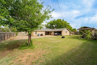2,256 sq ft home in a desirable neighborhood featuring 3 - photo 24