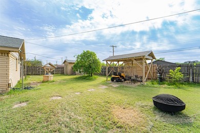 2,256 sq ft home in a desirable neighborhood featuring 3 - photo 25