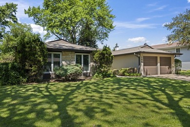 Step into this easy living U shaped ranch in truly one of the - photo 2