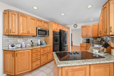 Golfers Paradise!! Come fall in love with this Custom Built - photo 6