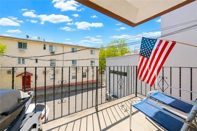 Welcome to this bright and spacious 1-bedroom condo, situated in - photo 4