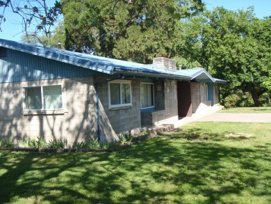 Lake Townhome/Townhouse For Sale in Eagle Point, Oregon