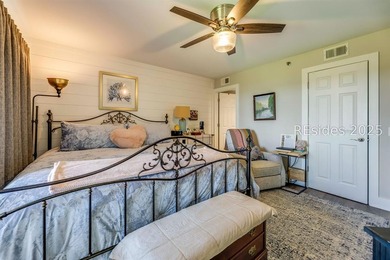 Beautifully maintained 2BR/2BA Newport villa with expansive - photo 8