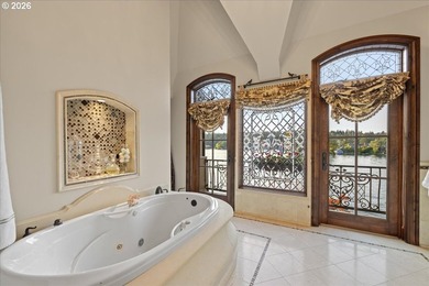 RESORT LIVING ON LAKE OSWEGO'S WATERFRONTBest value on the main - photo 18