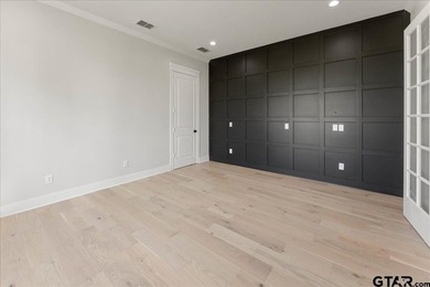 This gorgeous, newly and fully remodeled 4BR/4.5BA home, is - photo 19