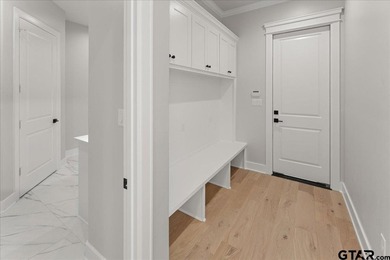 This gorgeous, newly and fully remodeled 4BR/4.5BA home, is - photo 25