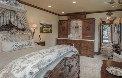 RESORT LIVING ON LAKE OSWEGO'S WATERFRONTBest value on the main - photo 40