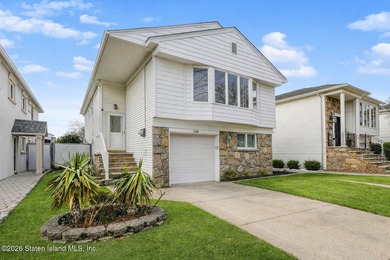 First Time Offered! Pride of ownership shows in this large 2 - photo 3
