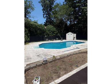 Opportunity awaits in the highly desirable Shoreham-Wading River - photo 3