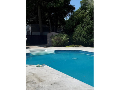 Opportunity awaits in the highly desirable Shoreham-Wading River - photo 4