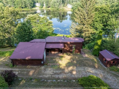 Lake living at its finest! 2 bedrooms with a 3rd room which - photo 1