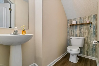 This charming home is ready for move in! A beautiful home - photo 12