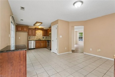 This charming home is ready for move in! A beautiful home - photo 14