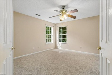 This charming home is ready for move in! A beautiful home - photo 21