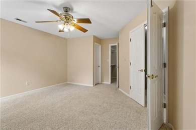 This charming home is ready for move in! A beautiful home - photo 23