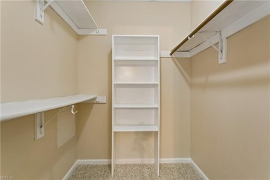This charming home is ready for move in! A beautiful home - photo 24