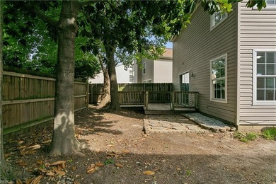 This charming home is ready for move in! A beautiful home - photo 35