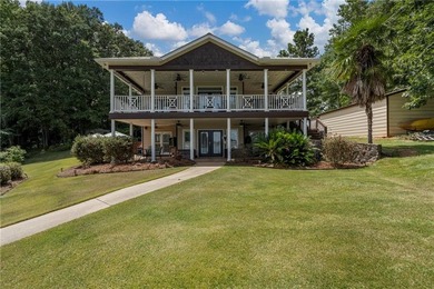 Welcome to your lakeside retreat! This beautifully updated - photo 4