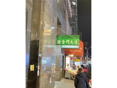 Prime opportunity in the heart of Chinatown! This fully vacant - photo 4