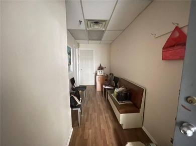 Prime opportunity in the heart of Chinatown! This fully vacant - photo 7