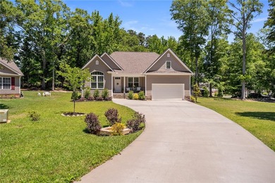 Welcome to this beautifully crafted custom home by Baumgarner - photo 2