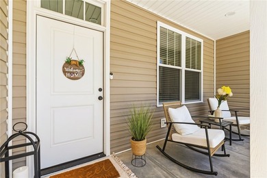 Welcome to this beautifully crafted custom home by Baumgarner - photo 3