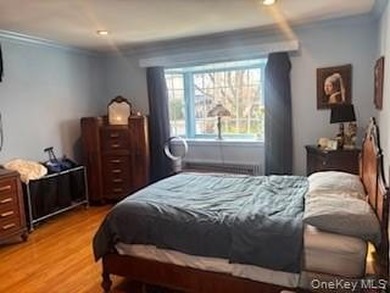 Welcome to this charming home in Staten Island, just five - photo 15