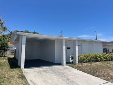 Welcome to this charming 2-bedroom, 1-bath single-family home - photo 2