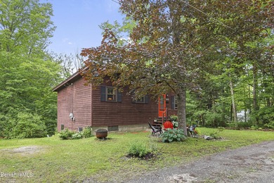 Tucked among the trees in the Richmond Shores community, this - photo 36