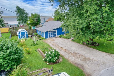 Charming home built in 1940 just a few blocks East of the