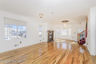 Well-maintained, over 2,000 sq ft detached two-family home - photo 6