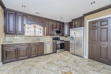 Well-maintained, over 2,000 sq ft detached two-family home - photo 8
