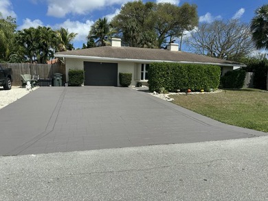 Perfectly situated on beautiful corner-lot in the highly - photo 1