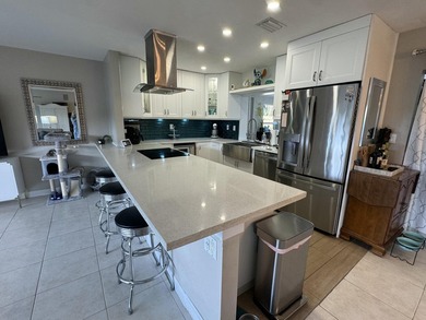 Perfectly situated on beautiful corner-lot in the highly - photo 2
