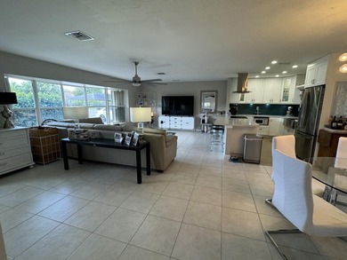 Perfectly situated on beautiful corner-lot in the highly - photo 5