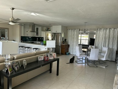 Perfectly situated on beautiful corner-lot in the highly - photo 6