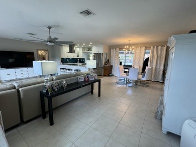 Perfectly situated on beautiful corner-lot in the highly - photo 7
