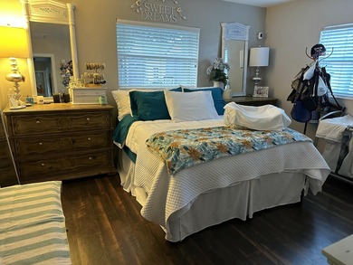 Perfectly situated on beautiful corner-lot in the highly - photo 9