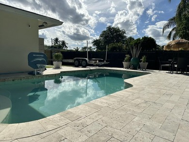 Perfectly situated on beautiful corner-lot in the highly - photo 10
