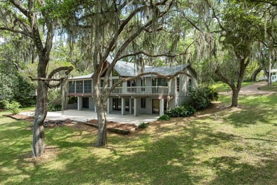 Lakefront Living in LakeBreeze! Thoughtfully designed 4-bedroom - photo 1