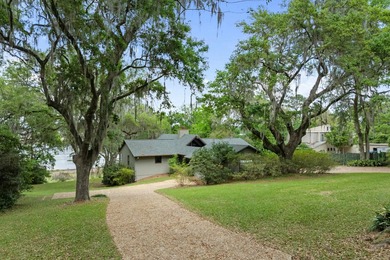 Lakefront Living in LakeBreeze! Thoughtfully designed 4-bedroom - photo 2